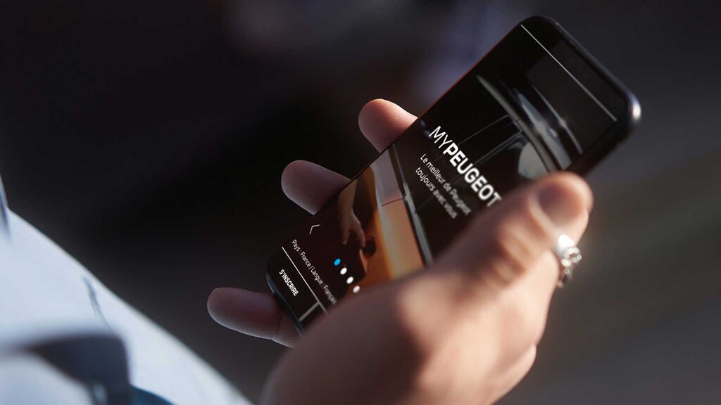 How do I activate CarPlay on my Peugeot 3008?